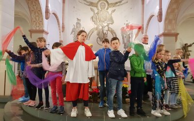 Den Geburts­tag der Kir­che gefei­ert — Fami­li­en­mes­se in St. Michael